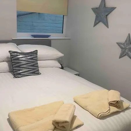 Bolt-ole 2 Bedroomed Basement Daire